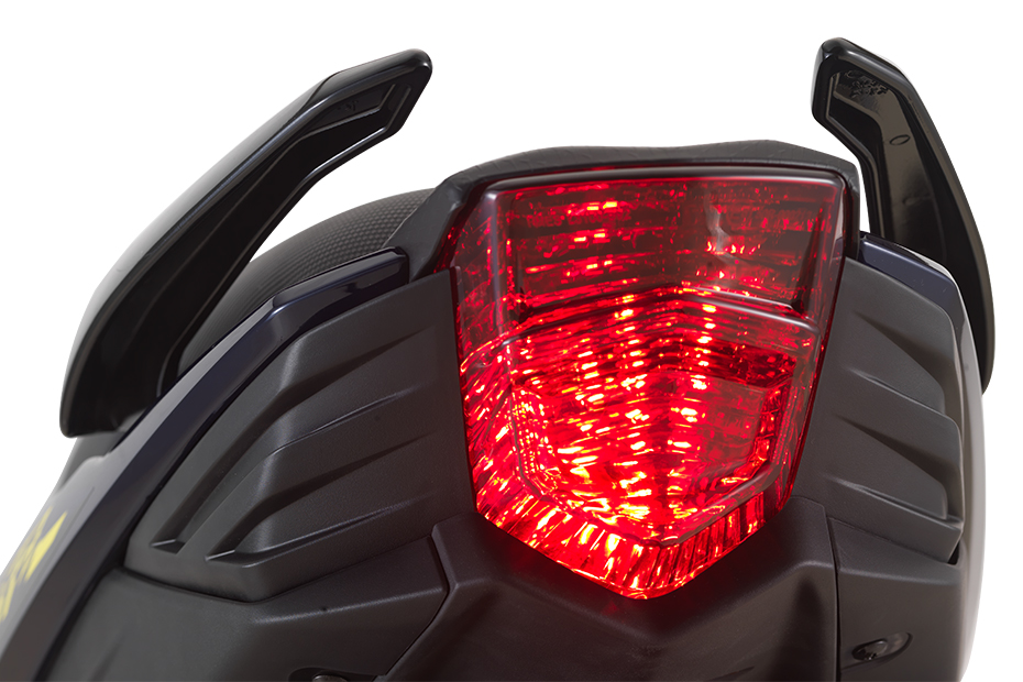Y15ZR front air scoop feature