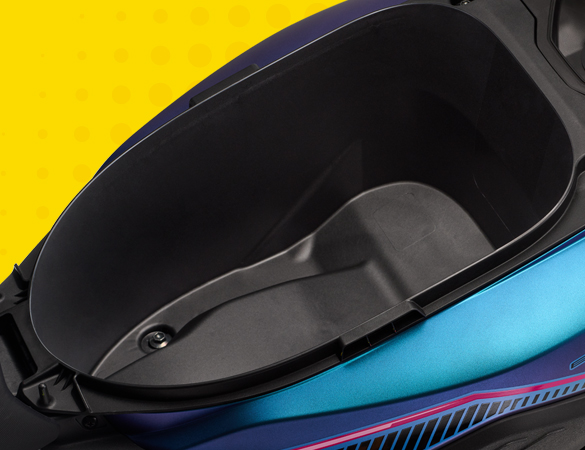 Y15ZR aerodynamic front visor feature