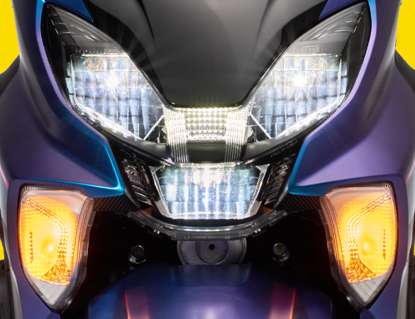Y15ZR aerodynamic front visor feature