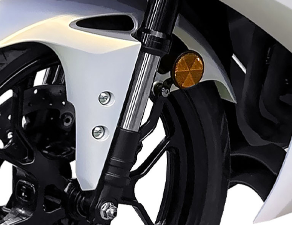 Y15ZR front air scoop feature