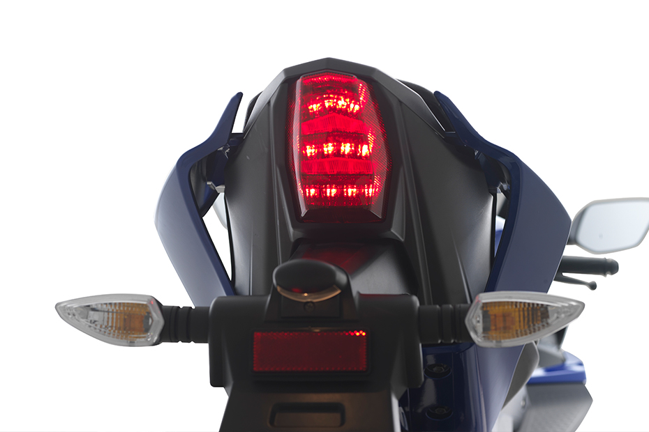 Y15ZR aerodynamic front visor feature