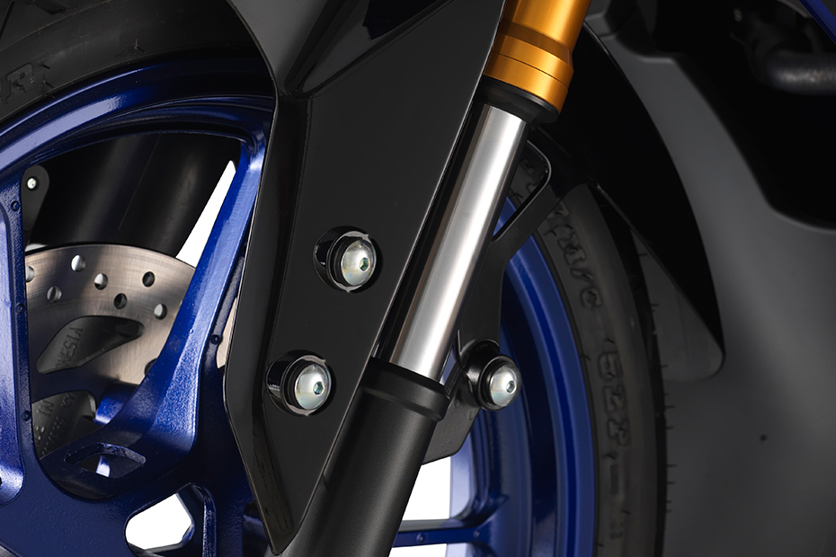 Y15ZR aerodynamic front visor feature