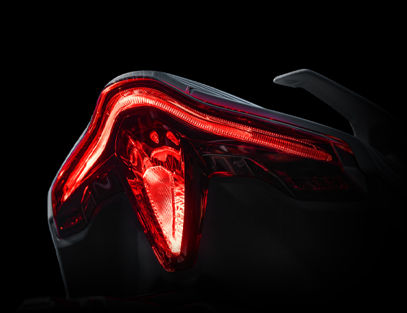 Y15ZR aerodynamic front visor feature