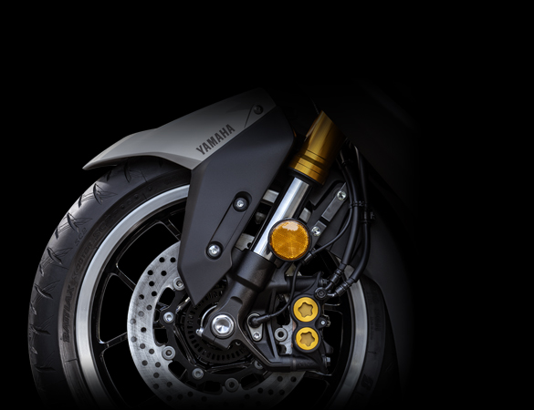 Y15ZR aerodynamic front visor feature