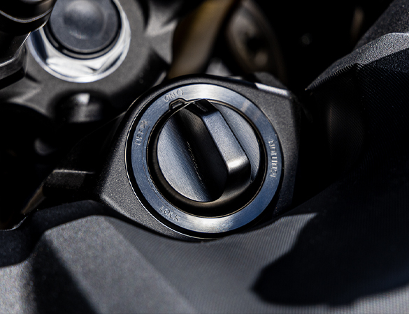 Y15ZR front air scoop feature