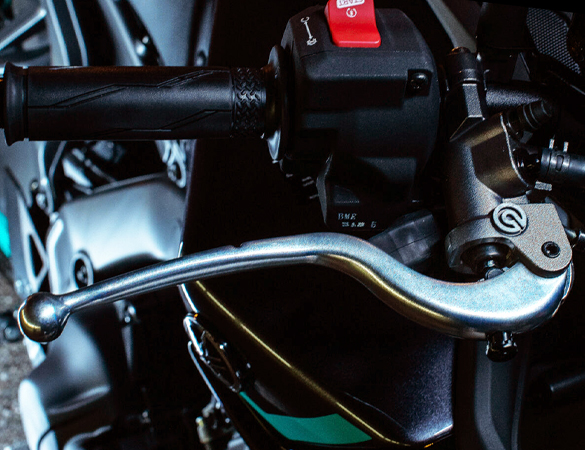 Y15ZR aerodynamic front visor feature