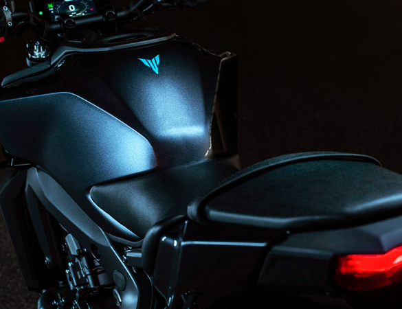 Y15ZR front air scoop feature