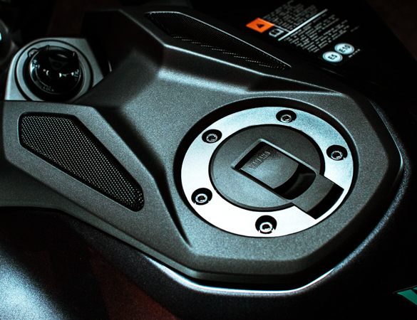 Y15ZR aerodynamic front visor feature
