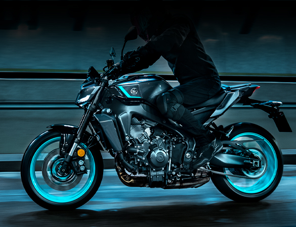 Y15ZR aerodynamic front visor feature