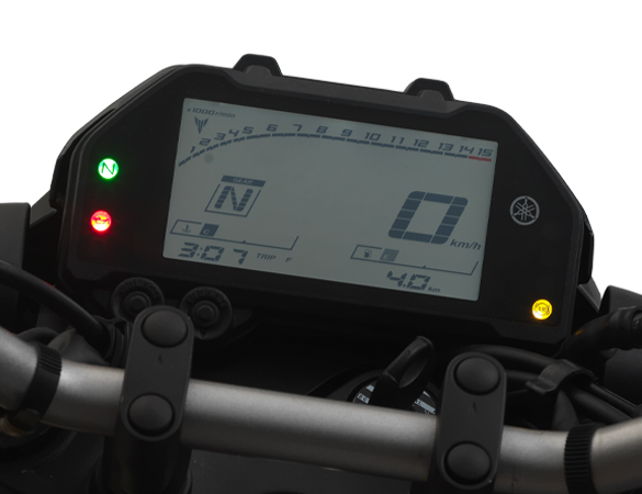 Y15ZR aerodynamic front visor feature