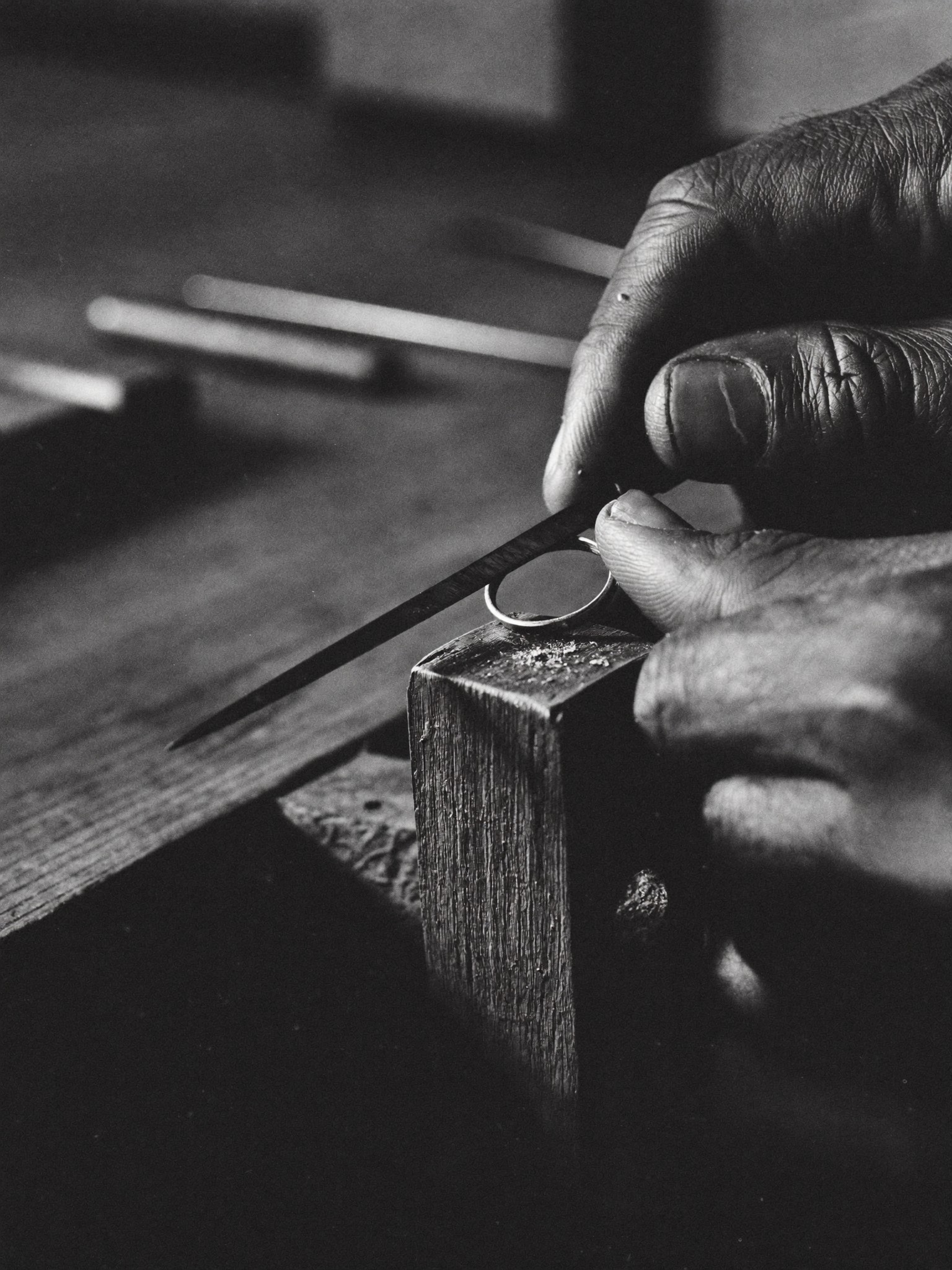 Enton Jewel craftsman filing a ring at the bench