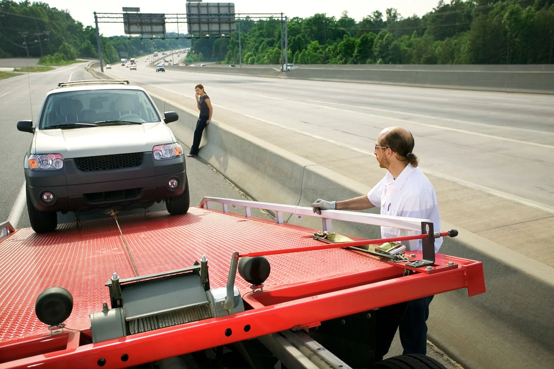 Questions to ask your local towing company article image