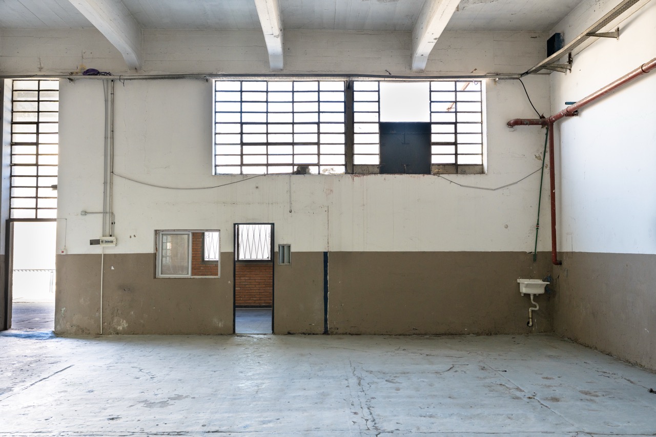 Interior del galpón de 576 m² en Parque Suárez, San Martín (foto 3)