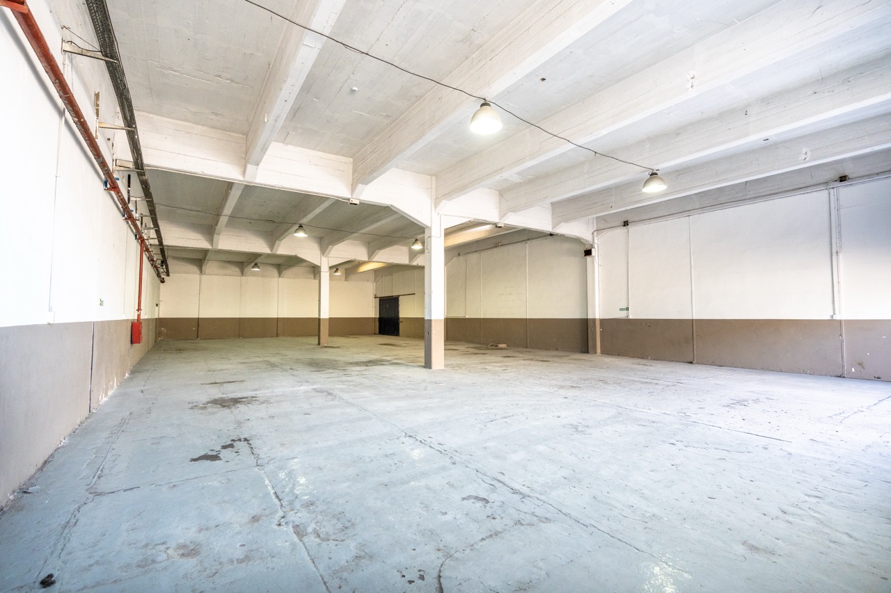 Interior del galpón de 576 m² en Parque Suárez, San Martín (foto 1)