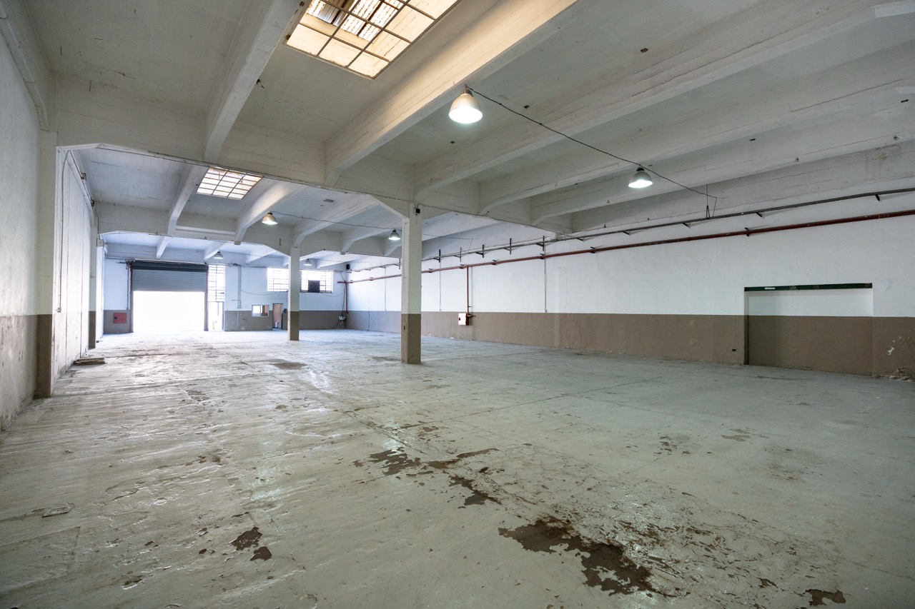 Interior del galpón de 576 m² en Parque Suárez, San Martín (foto 4)
