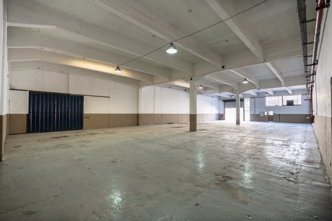 Interior del galpón de 576 m² en Parque Suárez, San Martín (foto 2)