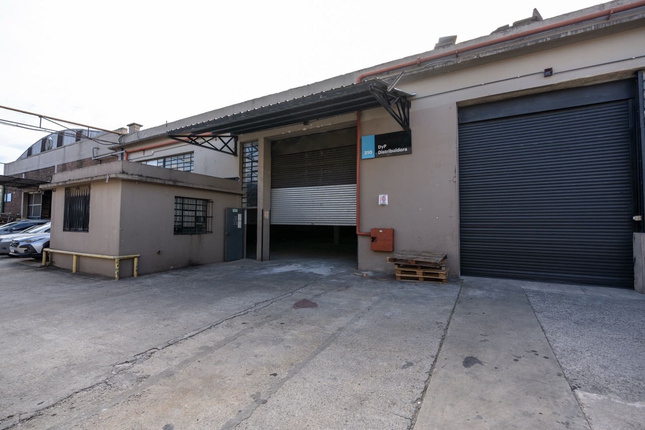 Interior del galpón de 576 m² en Parque Suárez, San Martín (foto 6)