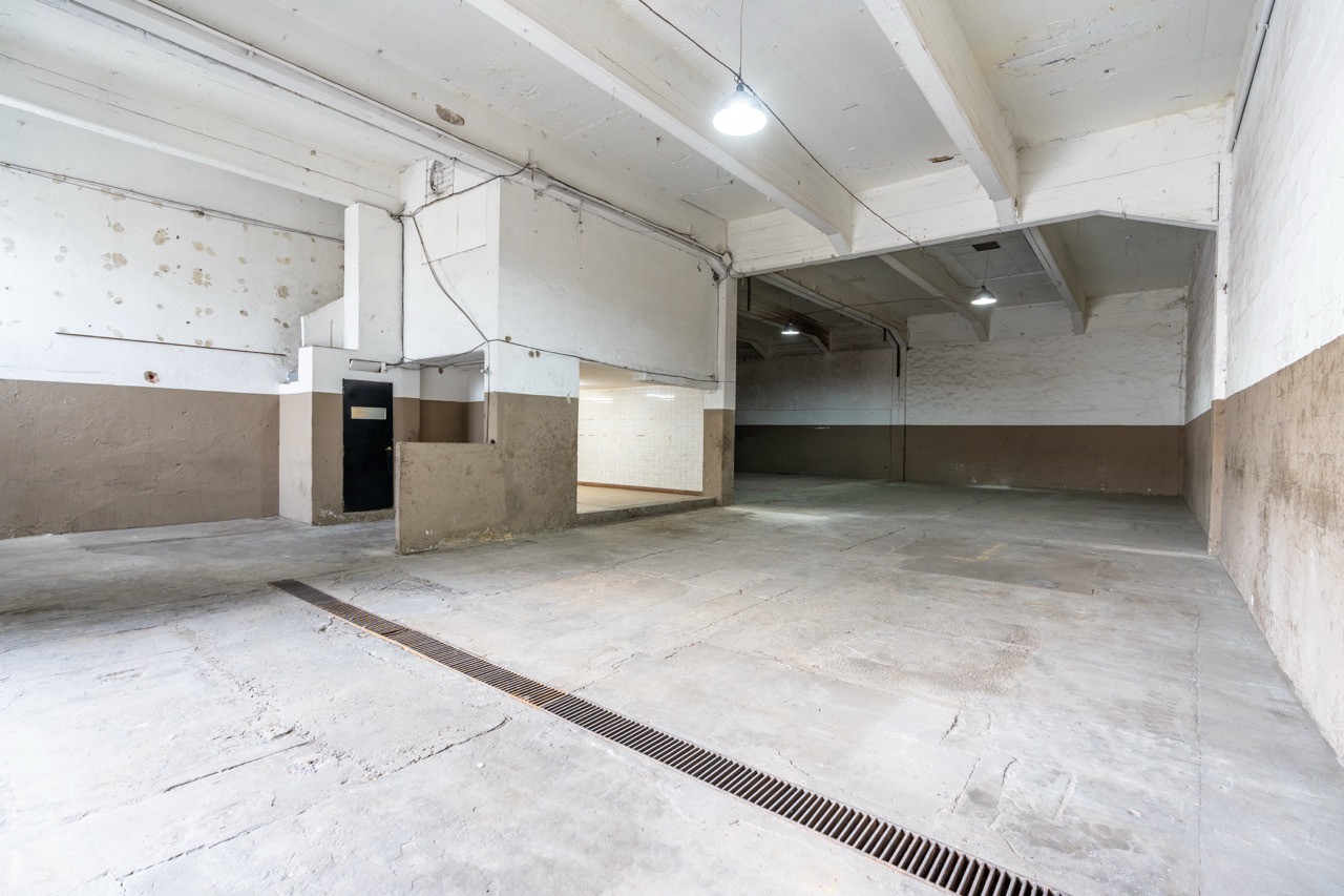 Interior del galpón de 355 m² en Parque Suárez, San Martín (foto 1)