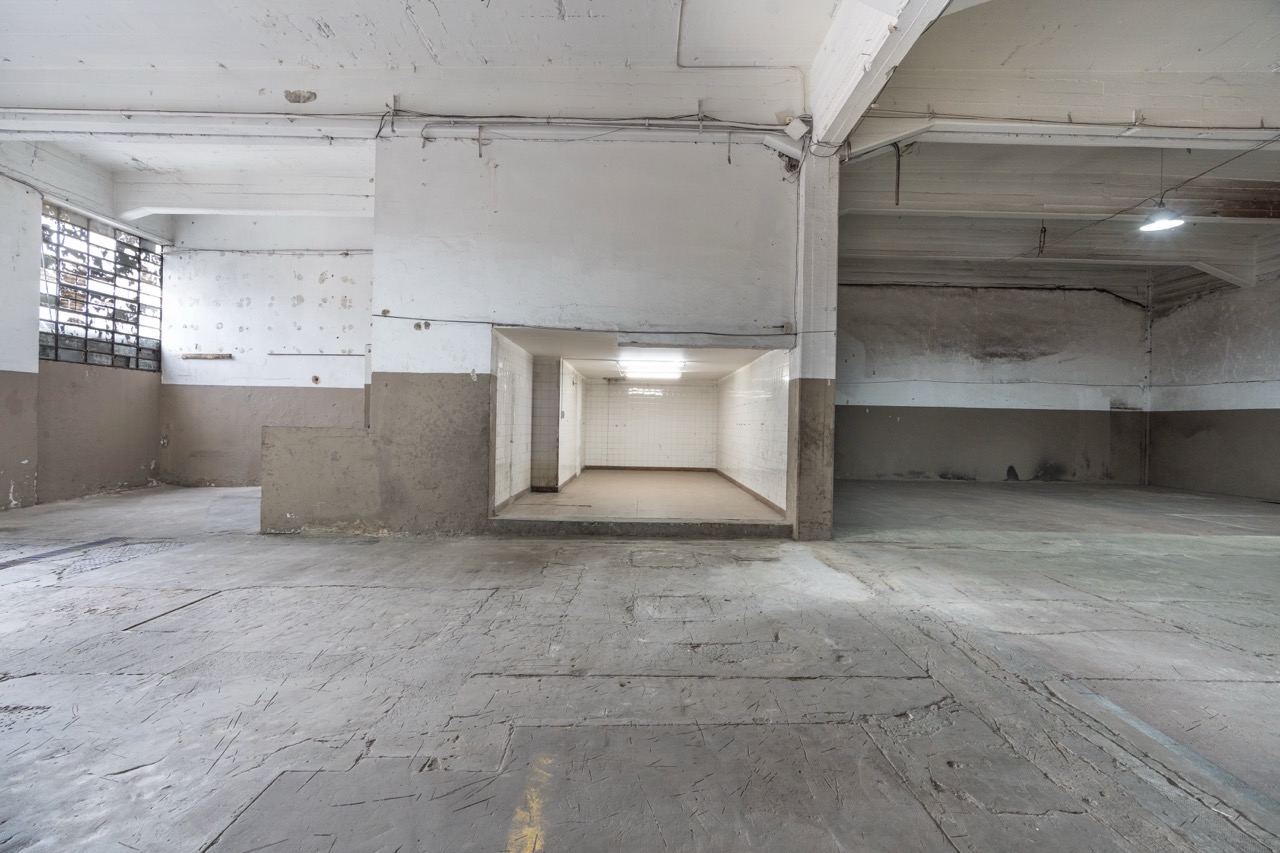 Interior del galpón de 355 m² en Parque Suárez, San Martín (foto 2)