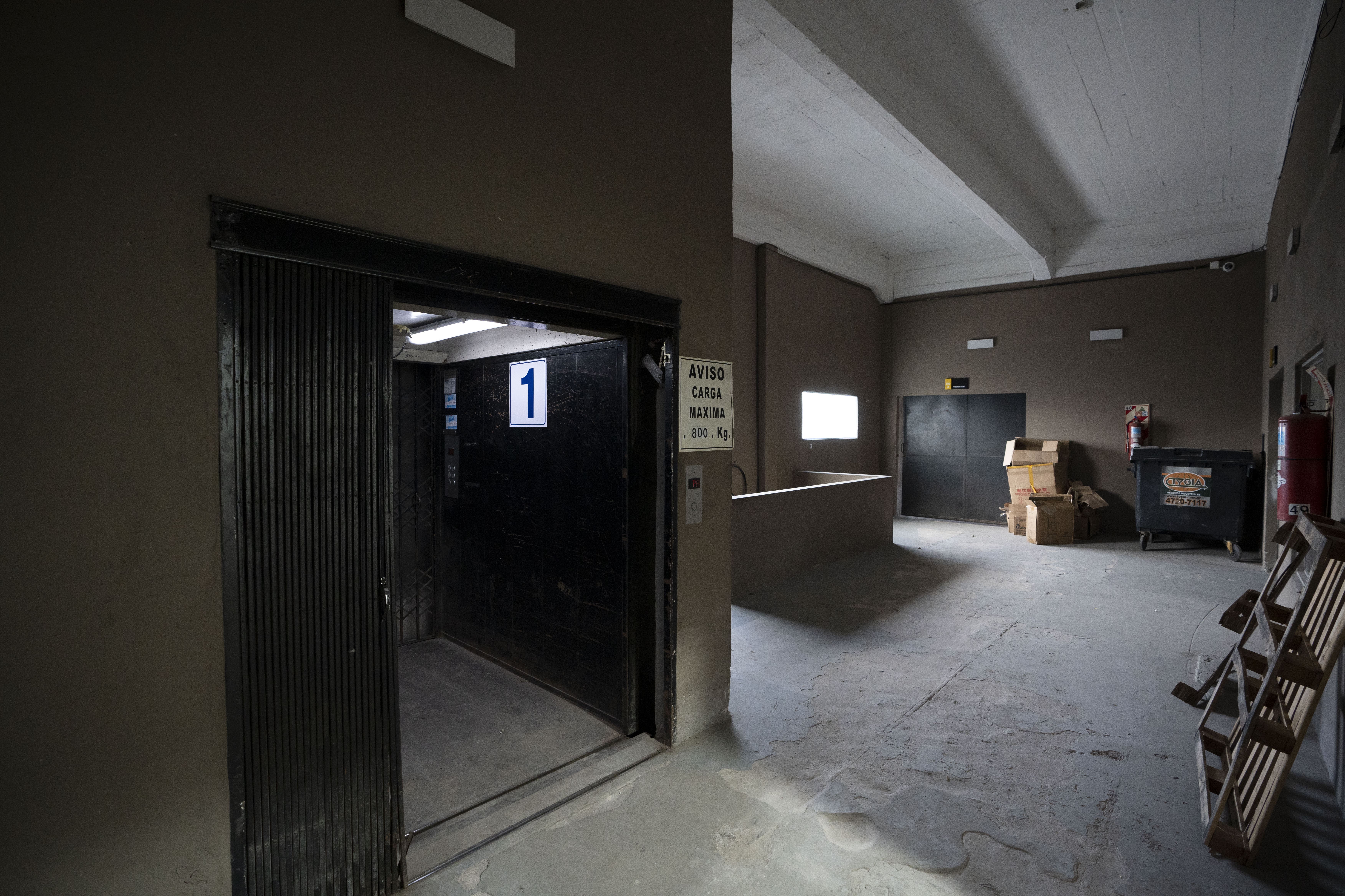Interior del depósito de 477 m² en Parque Suárez, San Martín (foto 11)