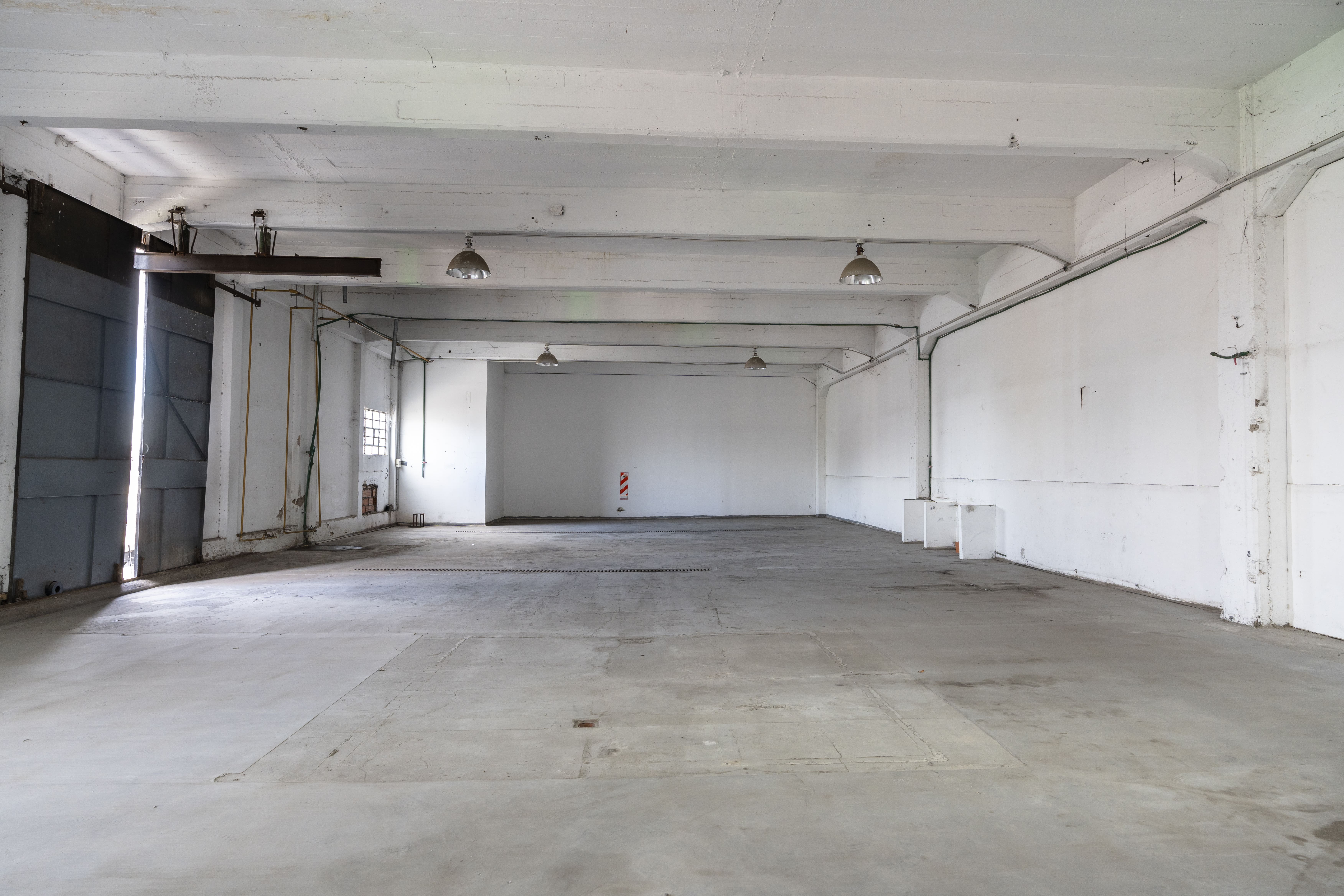Interior del depósito de 264 m² en Parque Suárez, San Martín (foto 1)
