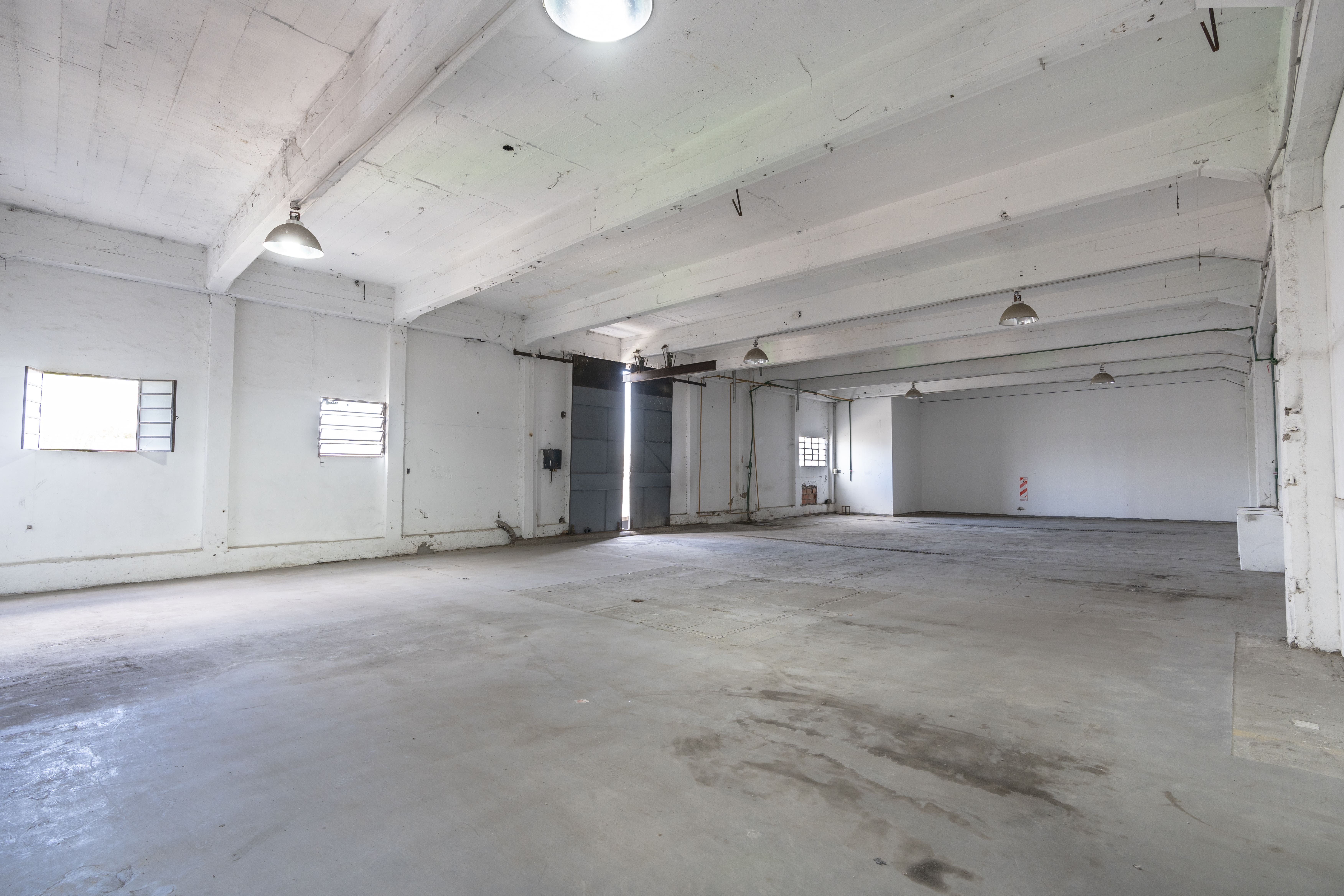 Interior del depósito de 264 m² en Parque Suárez, San Martín (foto 2)