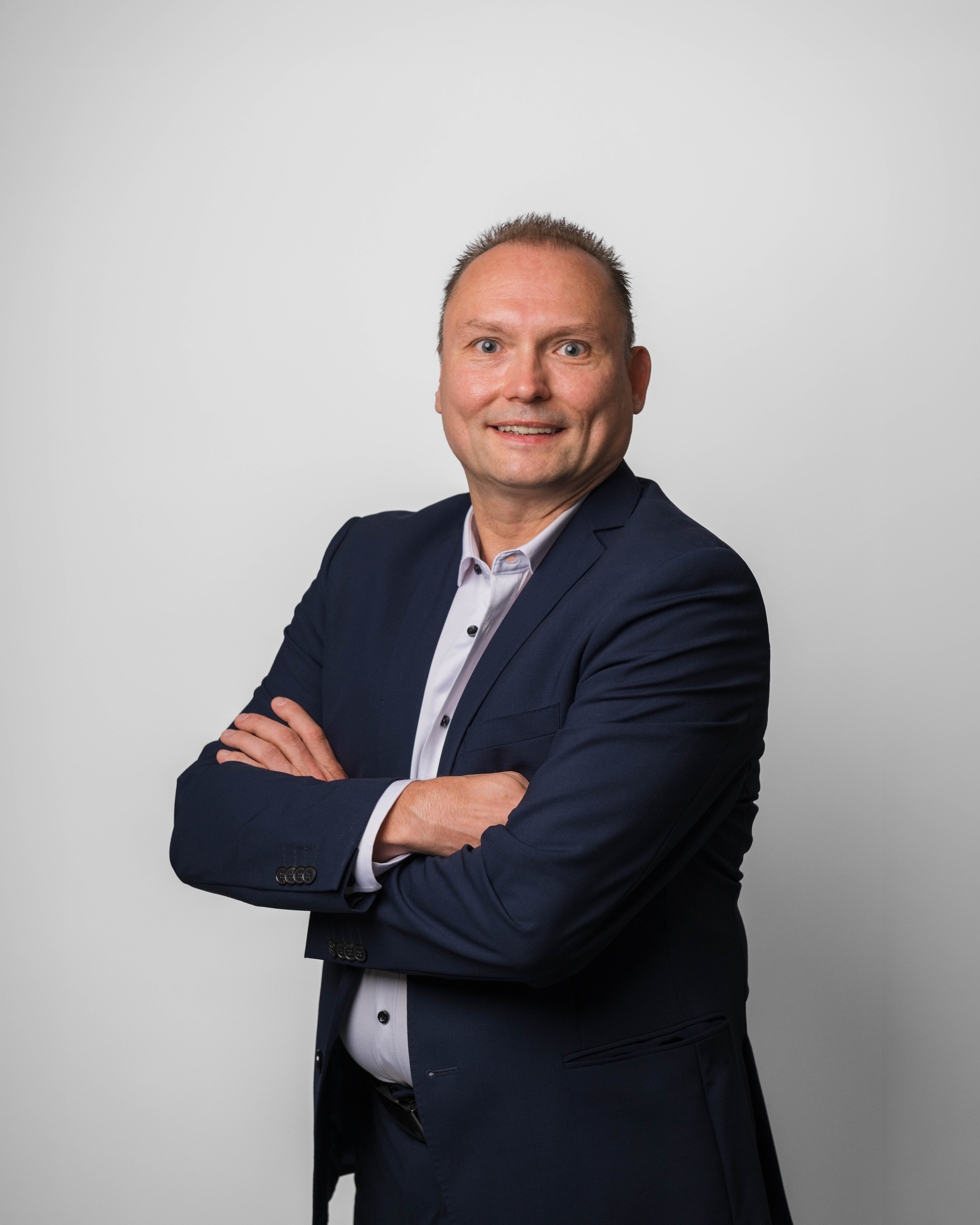 Geschäftsführung der Hakuna GmbH, Portrait im Anzug