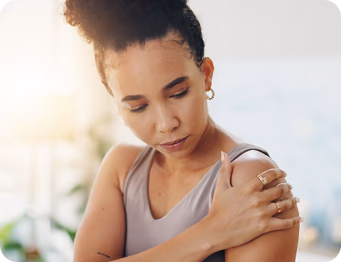 woman with shoulder pain