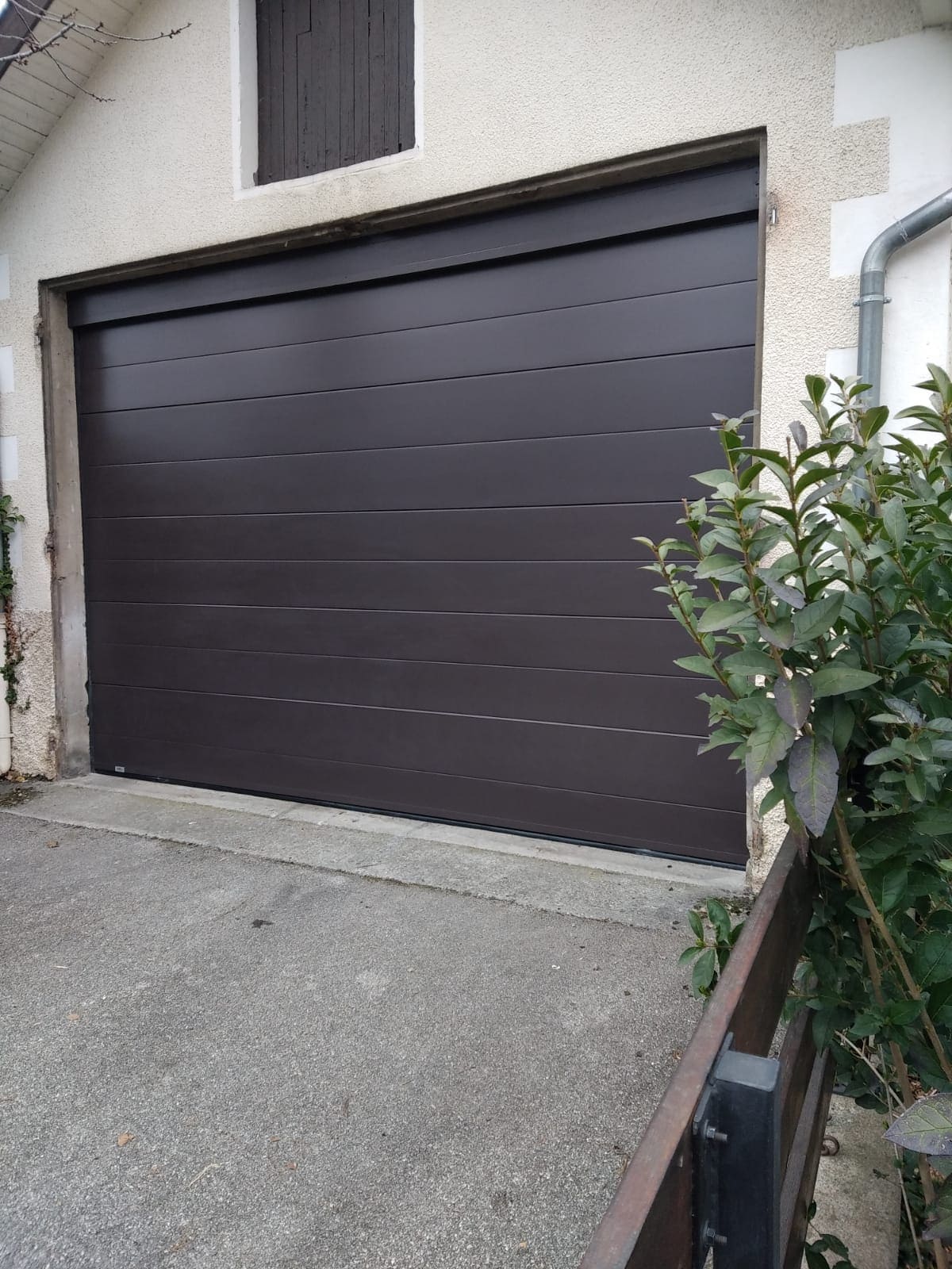 Porte de garage sectionnelle isolante Grenoble