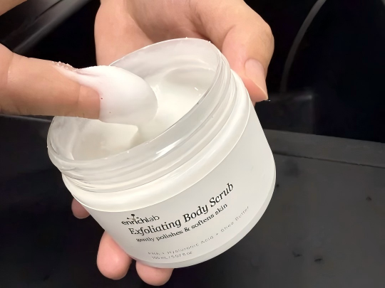 Exfoliating Body Scrub with PHA & Hyaluronic Acid