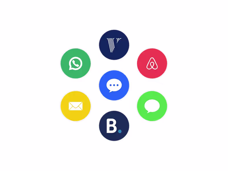 Iconos de WhatsApp, Airbnb, Booking, correo y SMS alrededor de una burbuja de chat