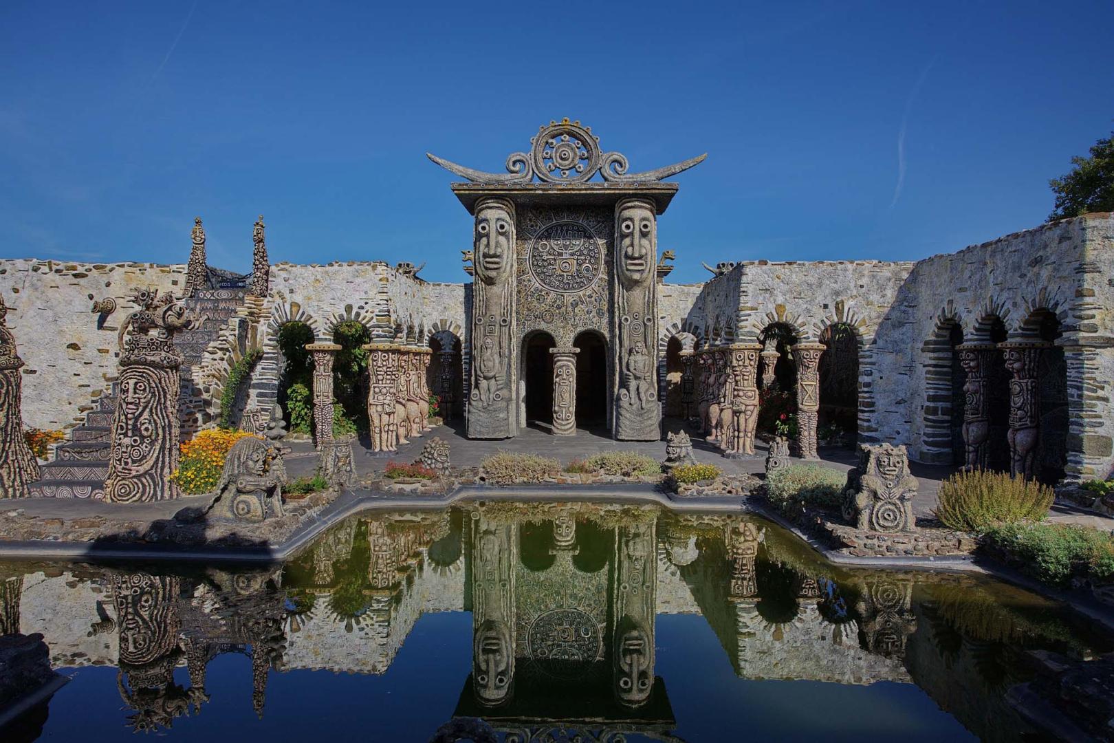 Archisculpture du Musée Robert Tatin