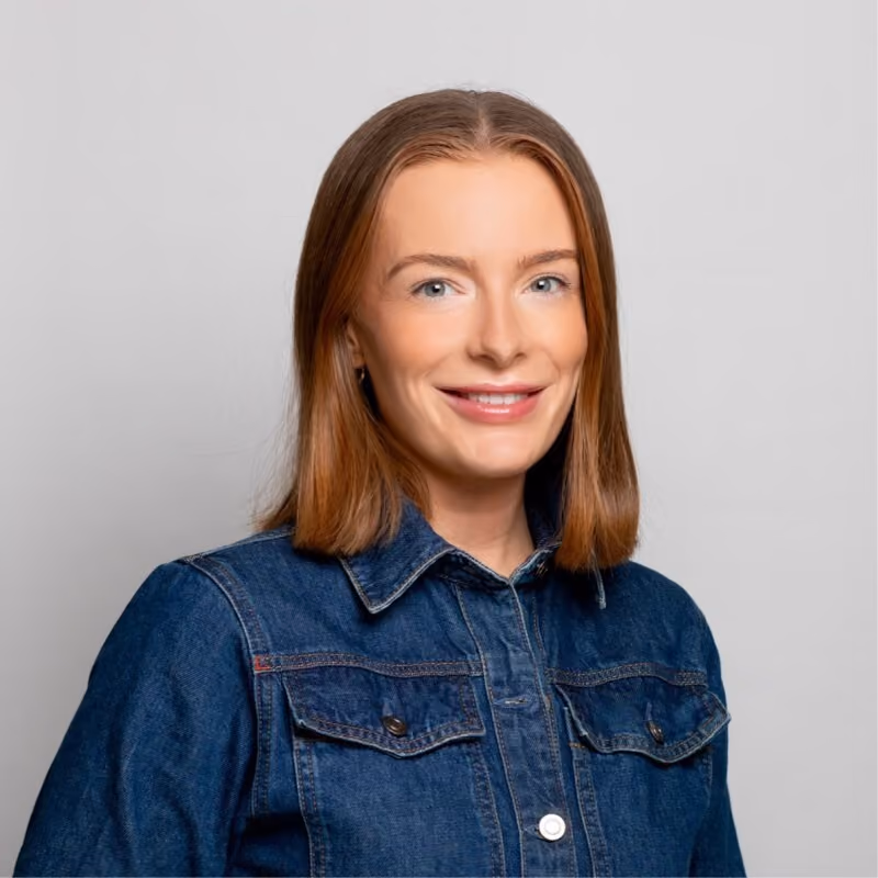 Anna Murly Headshot