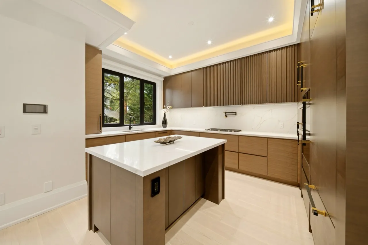 28 Pine Ave S, Mississauga — HDR listing photo