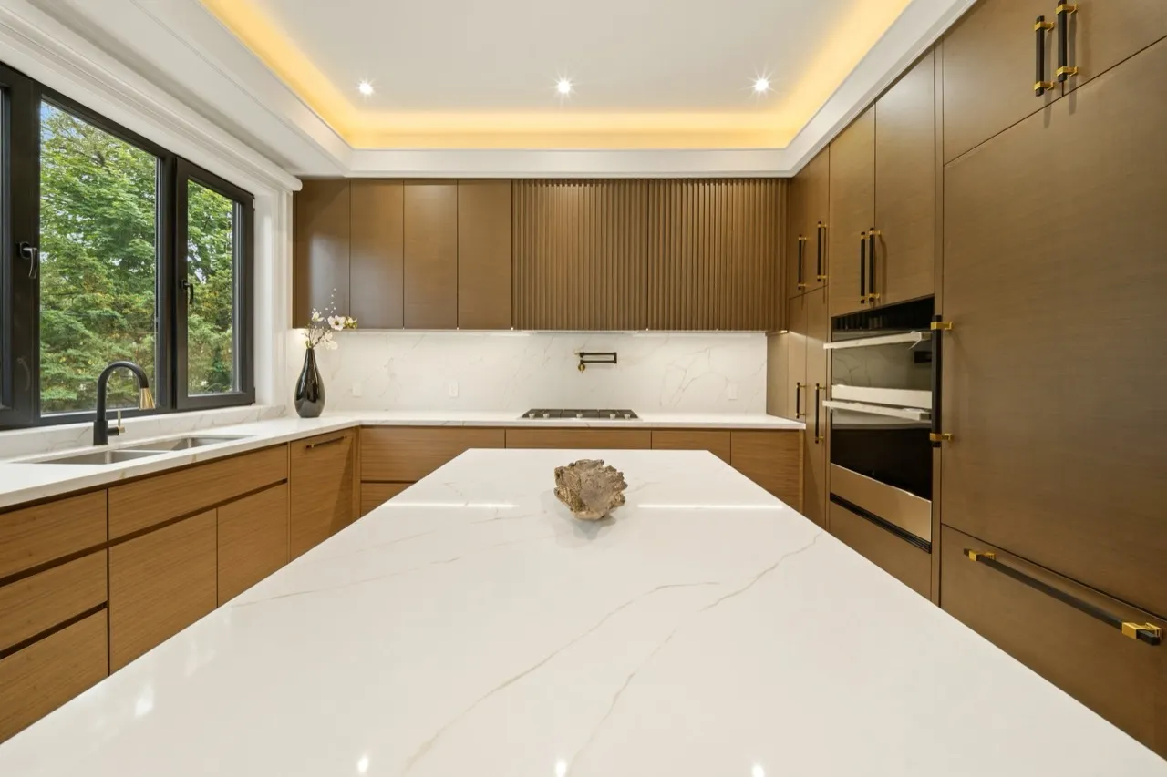 28 Pine Ave S, Mississauga — HDR listing photo