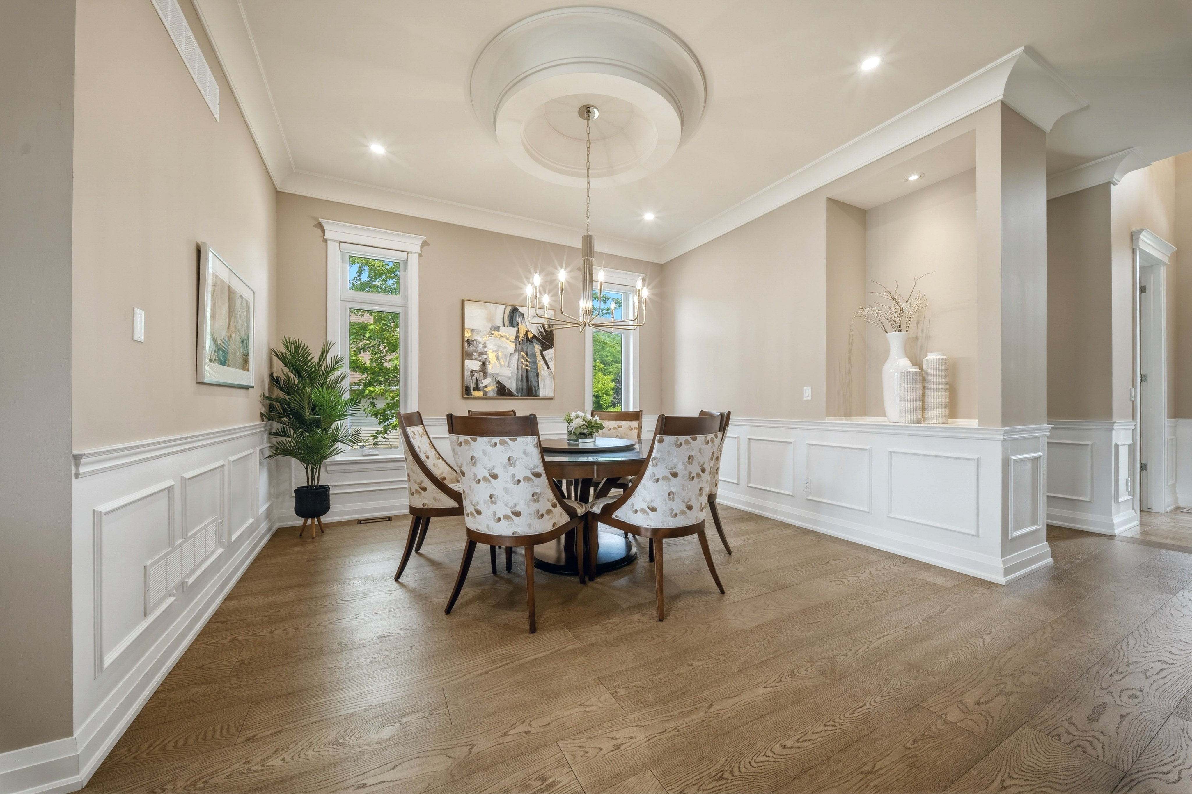 294 Tanbark Road, Niagara-on-the-Lake — formal dining room with wainscoting, round table and a domed ceiling medallion