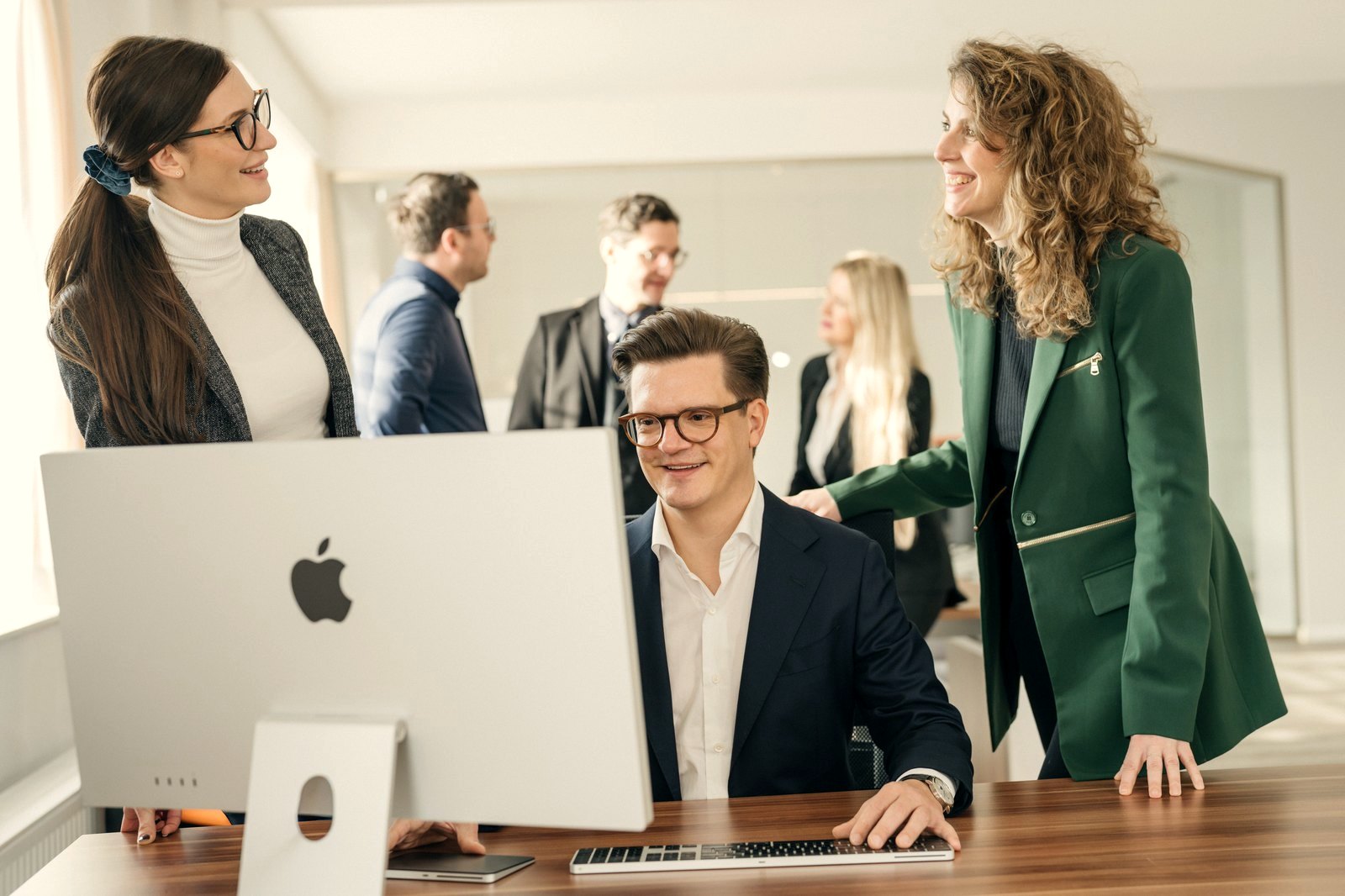 Das Team von GT Sales Consulting im Büro