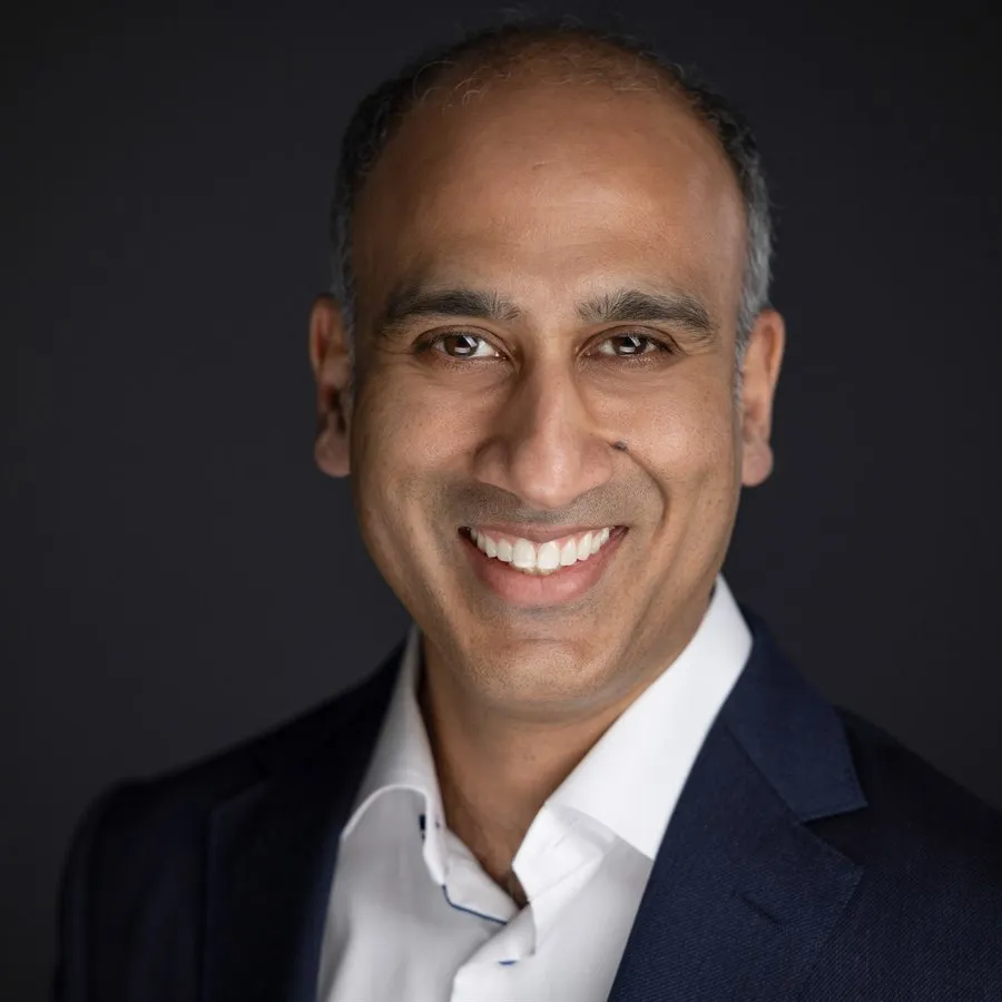 Dr. Vinay Bhide, Parodontologe aus Toronto