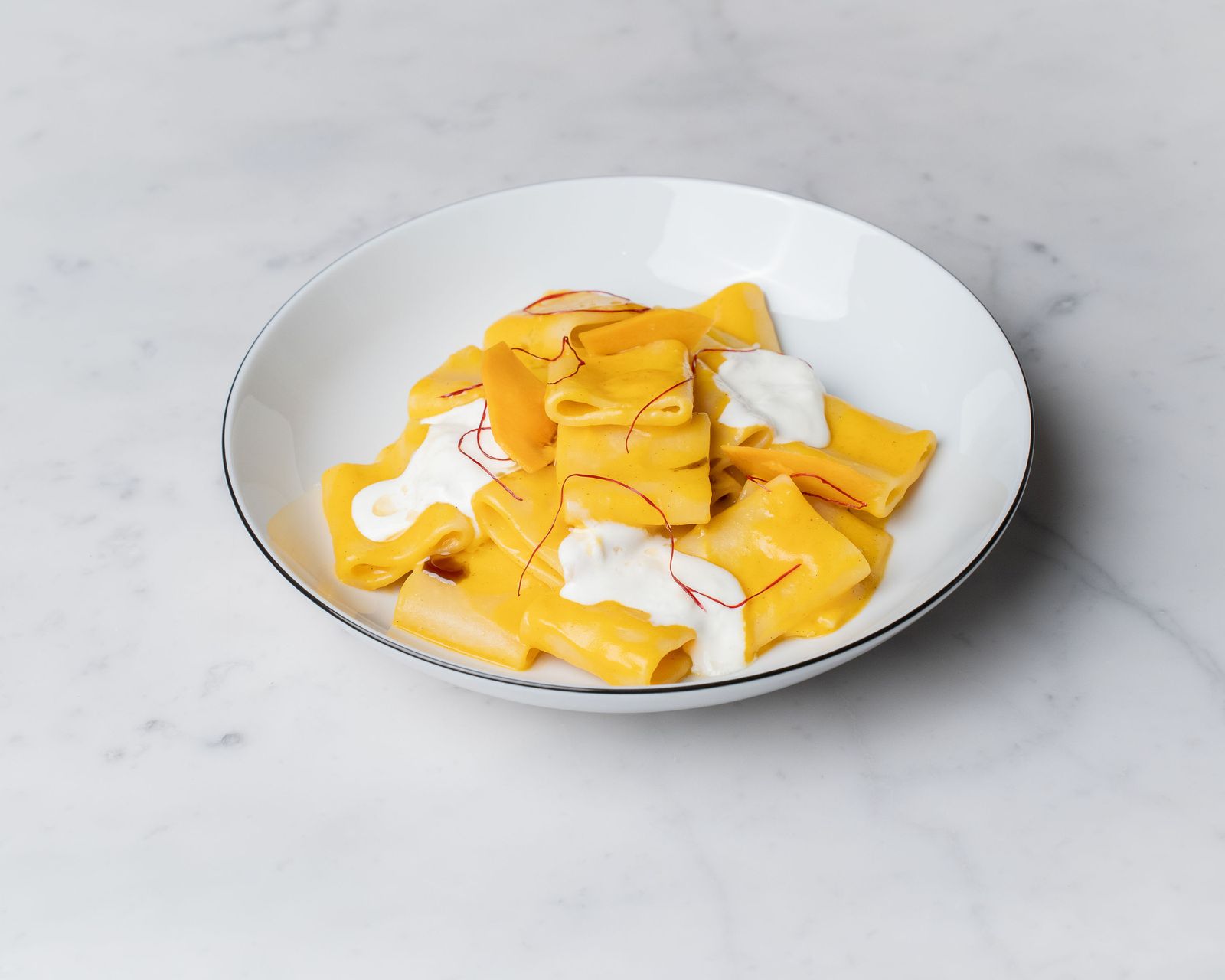 Pasta mit Safran und Stracciatella