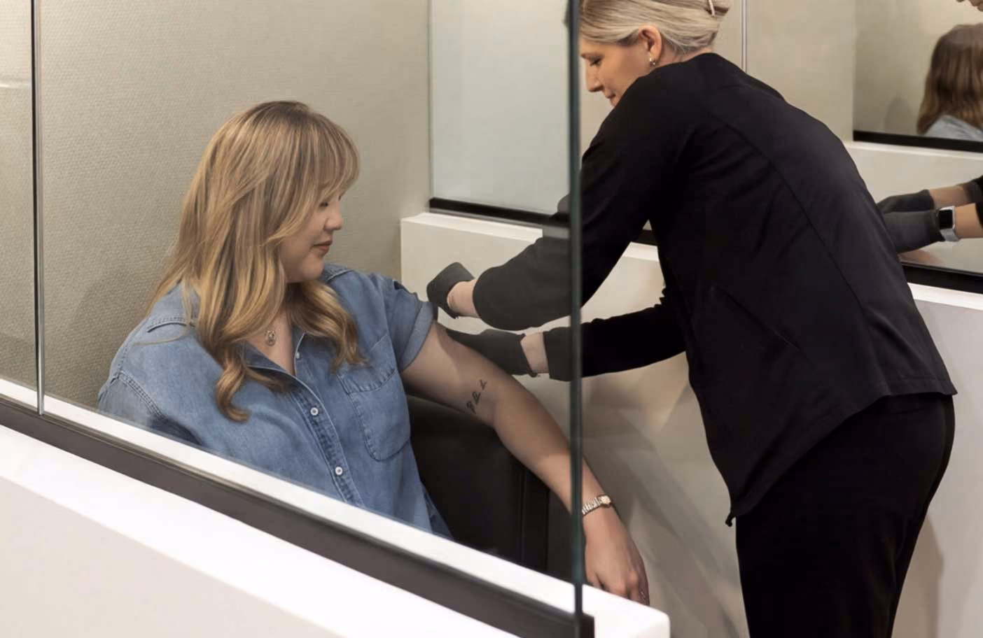 woman experiencing dizzy symptoms