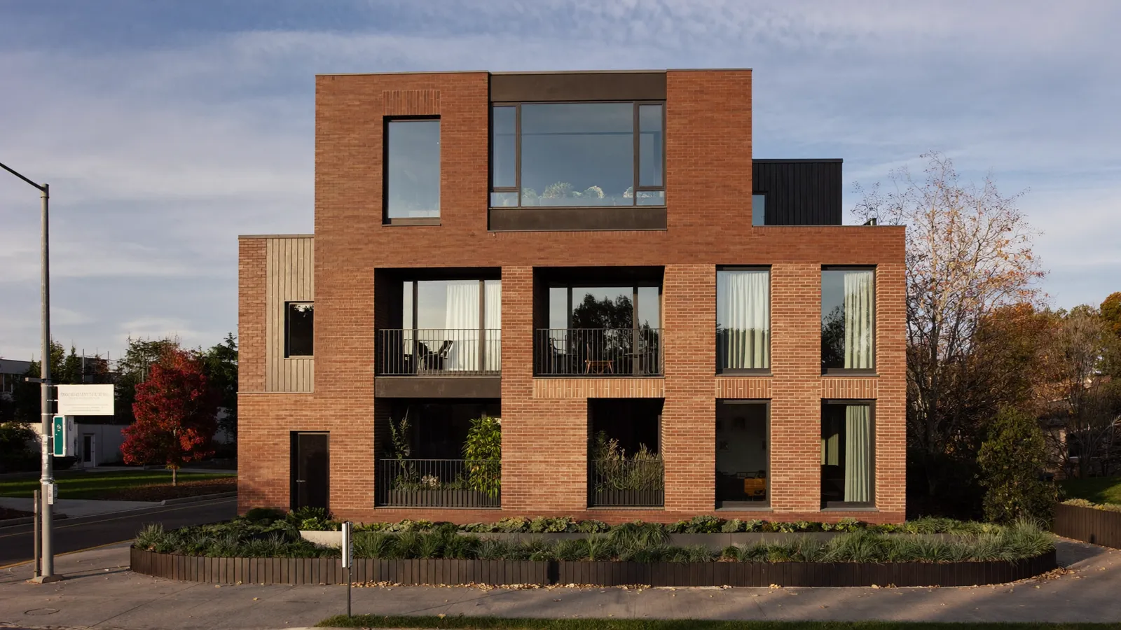 Façade d'un immeuble de condos à Montréal