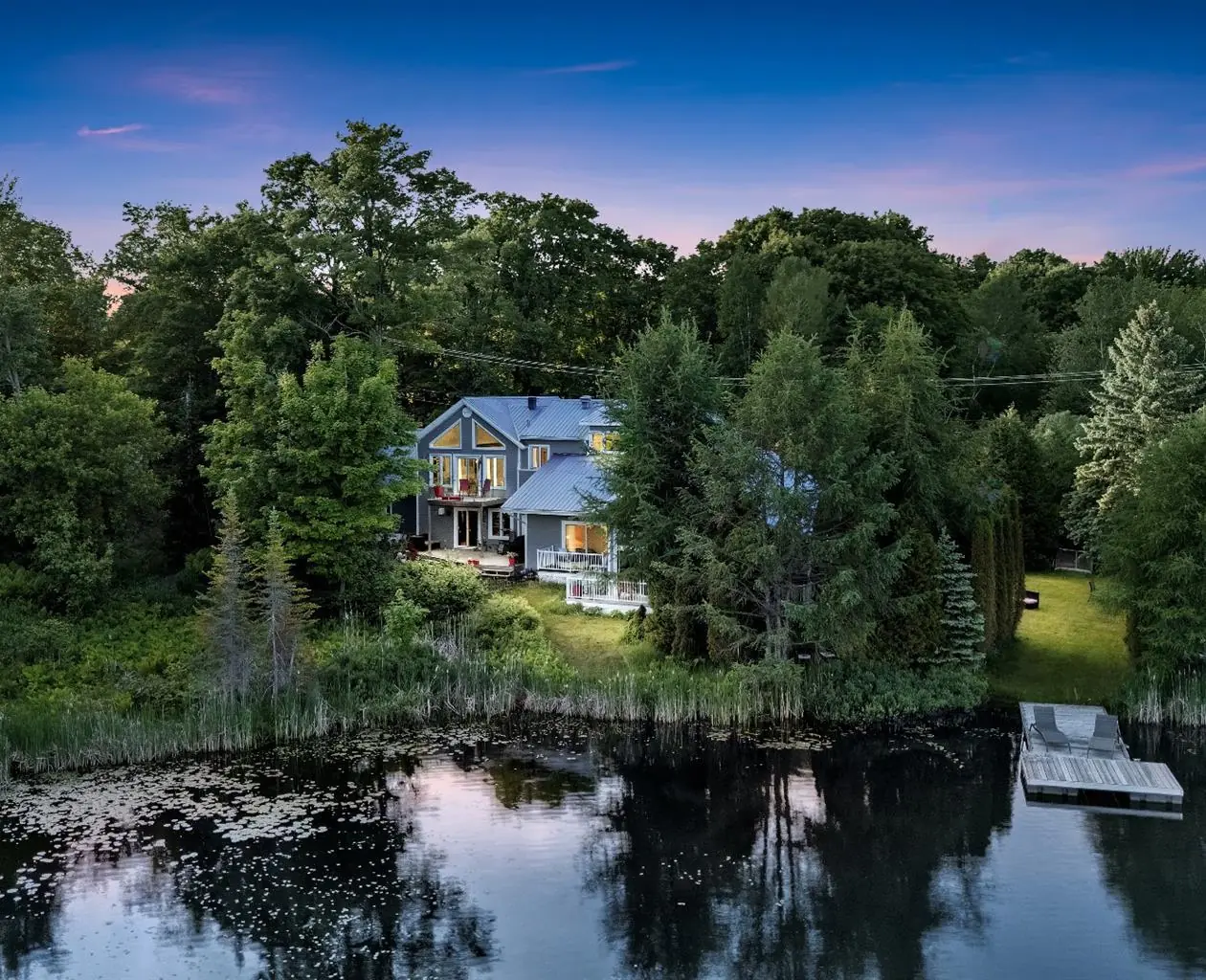 Maison avec accès au lac à Sainte-Anne-des-Lacs, inscription de l'équipe Loaa & Manseur