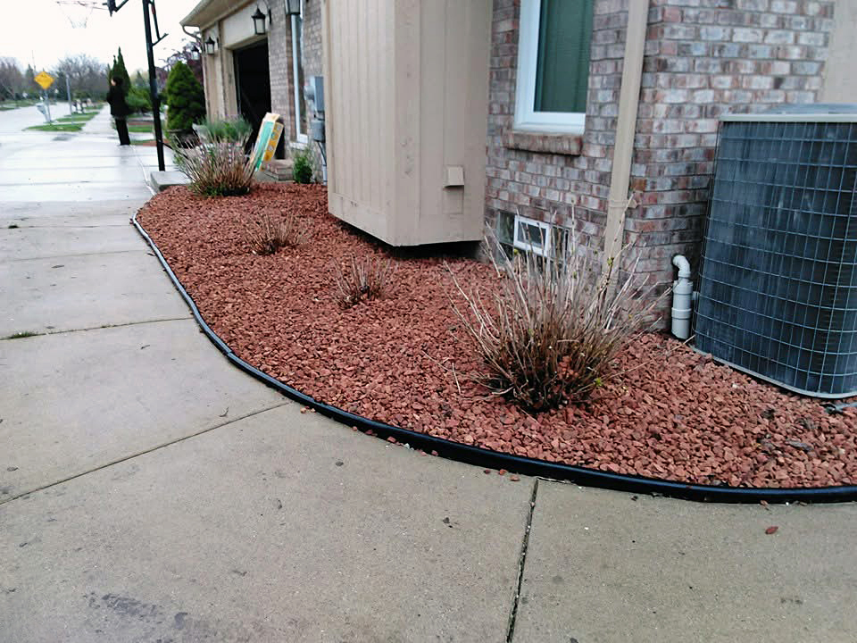 Heritage Landscape Mulch and shrub installation