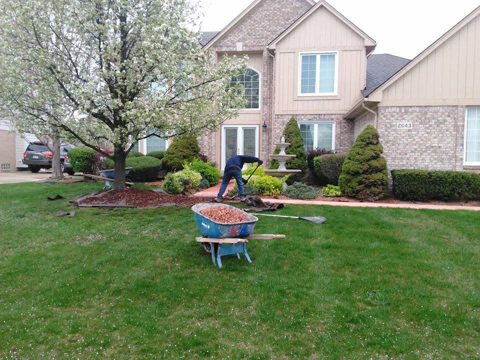 Heritage Landscape Professional Mulch installation
