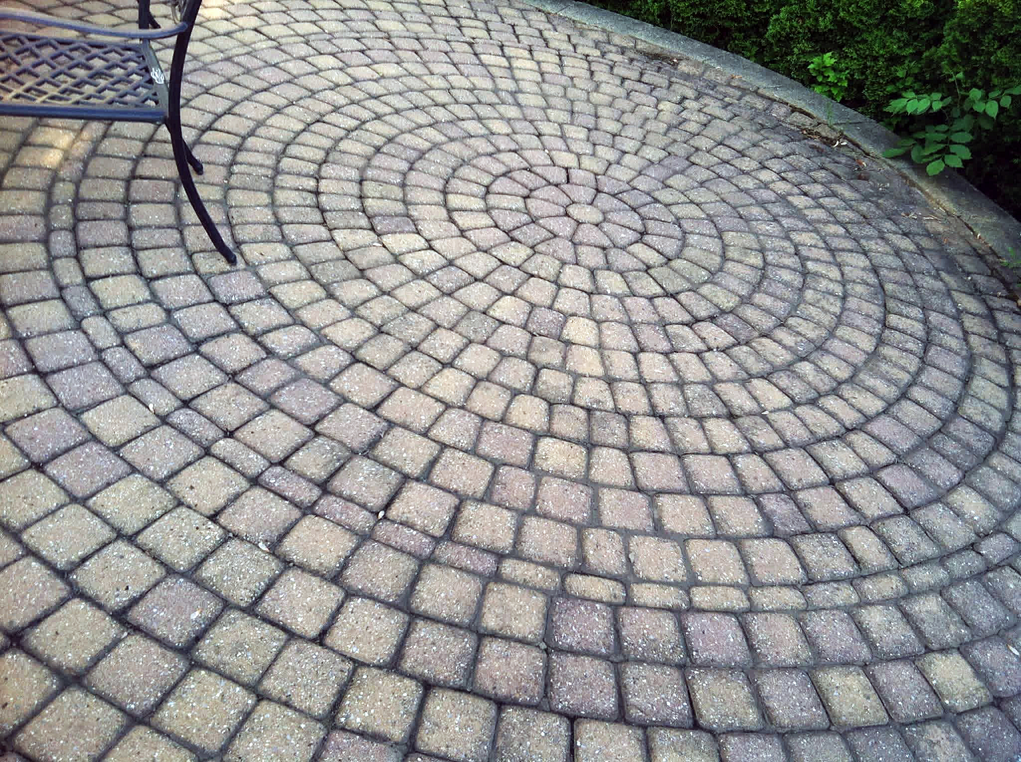 Heritage Landscape Circular pattern brick paver patio installation.