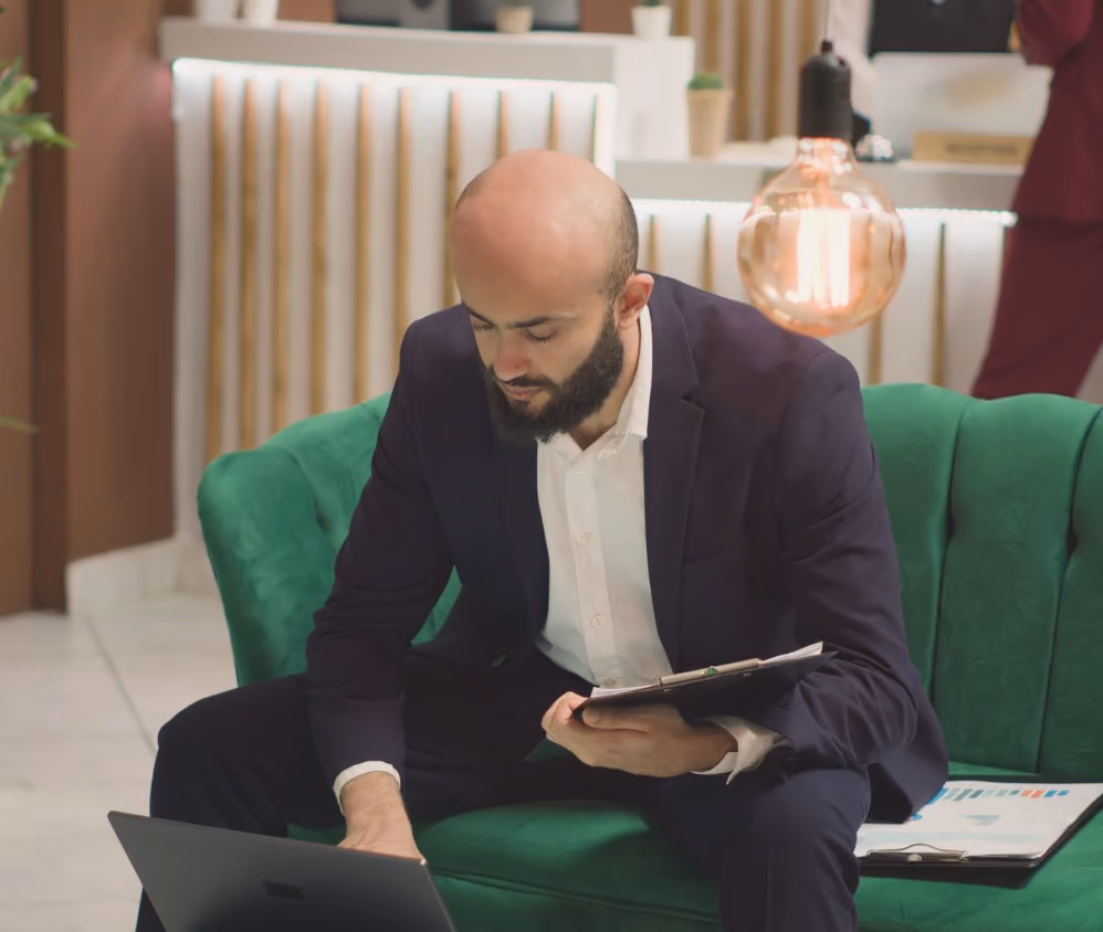 Client and advisor in an online financial planning meeting