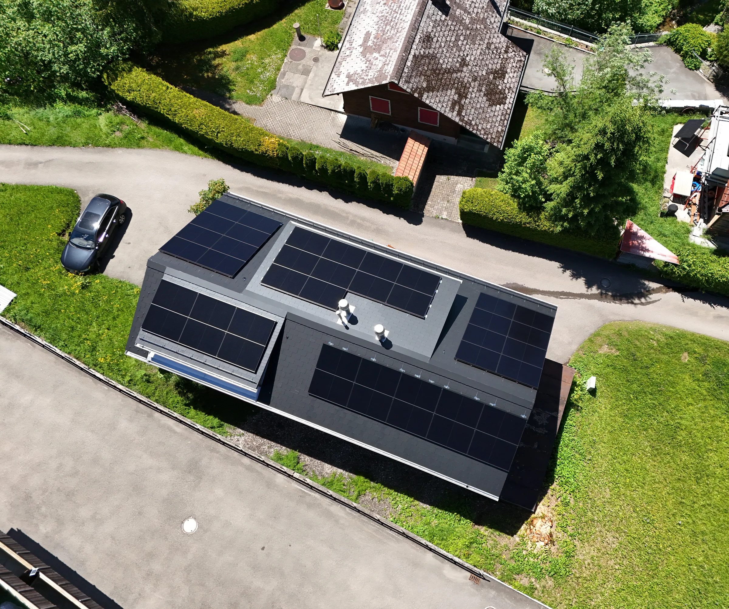 Solaranlage Tschalunstrasse Oberiberg, 20 kWp, Mehrfamilienhaus mit vZEV, installiert von Solar 360 2026