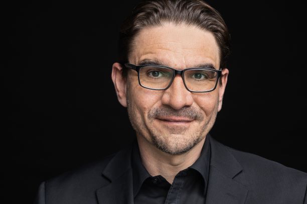 Marko Lasnia, Umsetzungsbooster für Glasfaservertrieb bei Stadtwerken und Netzbetreibern