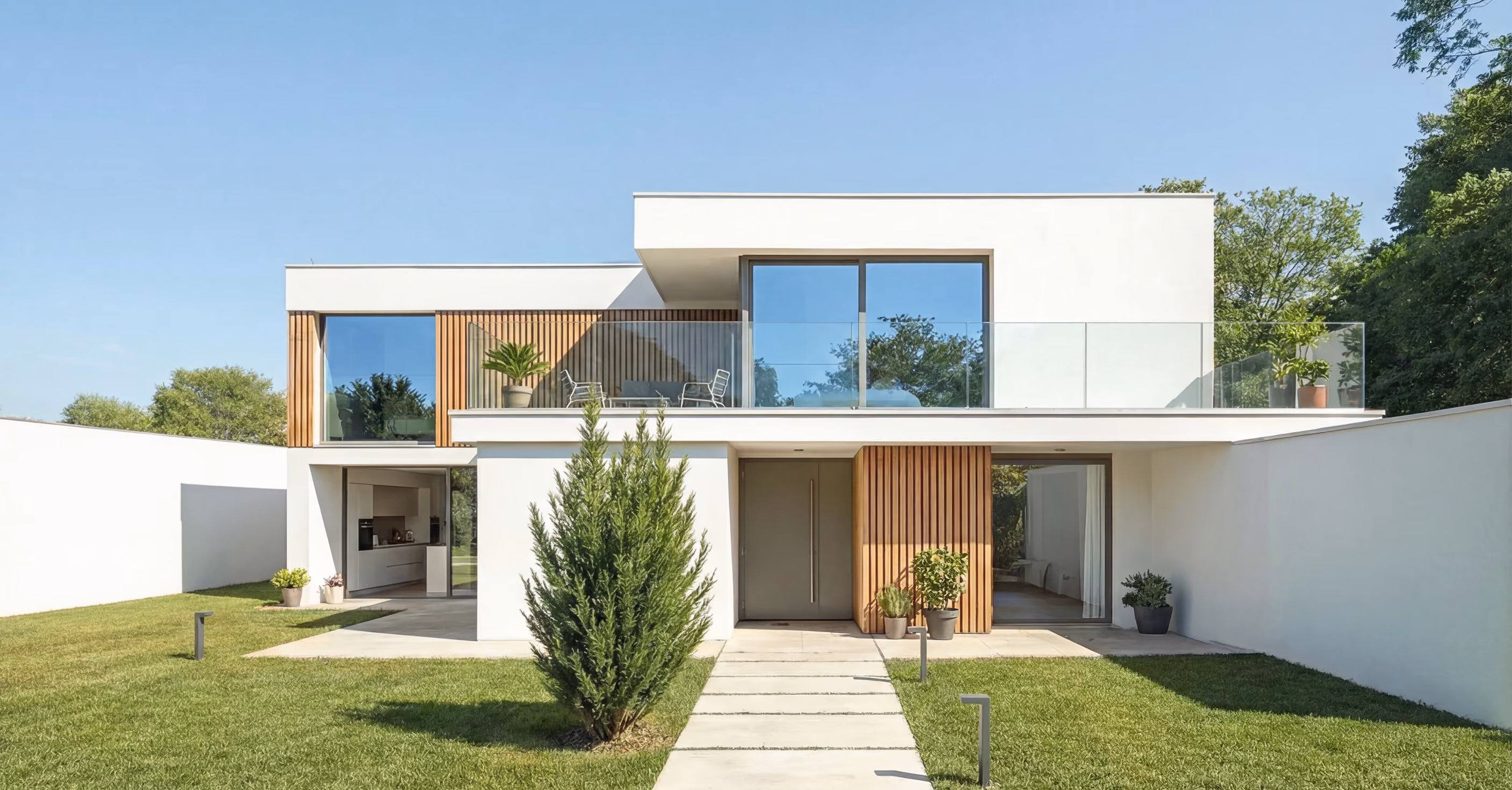 GFK Architektenhaus Villa mit Glasfassade in der Abenddämmerung