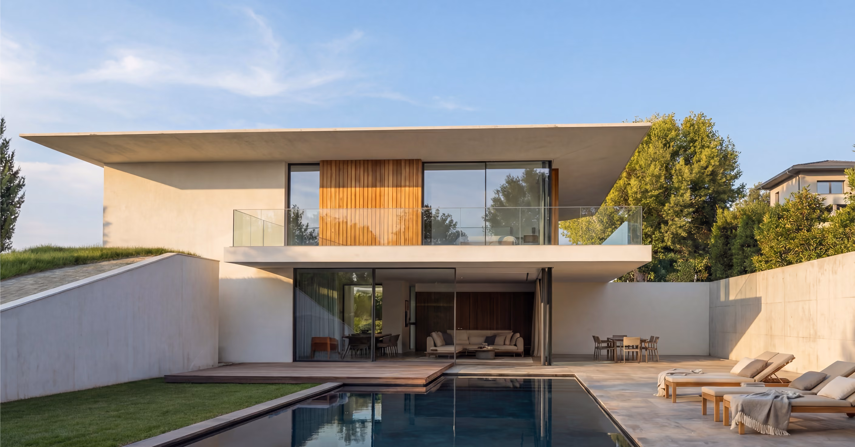 GFK Architektenhaus Villa mit Pool bei Dämmerung